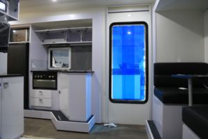 Luxe hors route camionnette camping-car toboggan dans camping-car avec salle de bain cuisine panneau solaire pour Camping en plein air voyage - Product Image 6