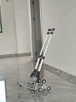 Chariot d'escalier pliable en aluminium léger avec poignée télescopique pour le transport de marchandises