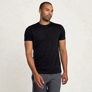T-shirt de sport respirant et à séchage rapide pour homme, 180 grammes, 100 % polyester, uni, manches courtes, coupe classique, idéal pour la gym, la course et les tenues d'équipe - Product Image 1
