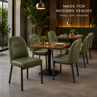Chaise de salle à manger commerciale vert olive, dossier bombé, détails cousus, similicuir, pieds en métal noir