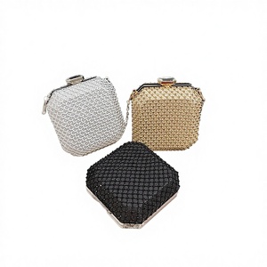 Nuevo Bolso de Noche Cuadrado de Moda con Cadena, Forro de Poliéster, Cierre Magnético y Correa de Cadena - Estilo Brillante y Elegante - Product Image 2
