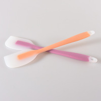 Usine pas cher prix de gros résistant à la chaleur de qualité alimentaire cuisine accessoires de cuisson conception d'impression spatule en silicone personnalisé