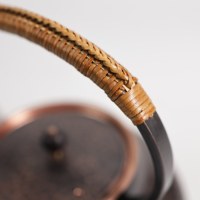Théière classique en cuivre rouge pur faite à la main avec poignée en rotin tressé, bouilloire écologique pour la cérémonie du thé Kung Fu