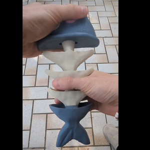Mangeoire suspendue pour oiseaux, design chapeau bleu, pour l'alimentation des oiseaux d'extérieur, en plastique, forme arrondie - Product Image 4