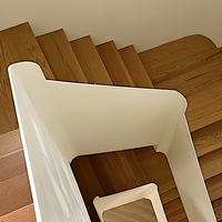 Escalier en colimaçon moderne minimaliste en acier blanc cassé pour espaces intérieurs