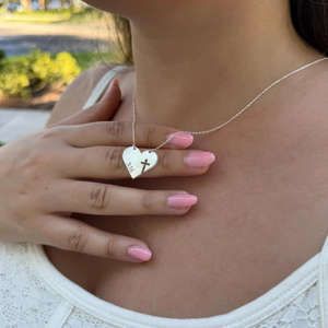 Collar de Acero Inoxidable con Cruz de Corazón y Versículo Bíblico Personalizado en Oro, Colgante Inspirador, Joyería de Fe Cristiana para Mujer - Product Image 4