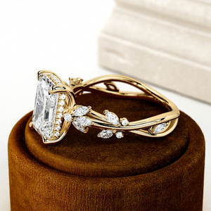Bague de fiançailles et de mariage en or avec diamant de laboratoire taille émeraude de 3 carats, motif branche inspiré de la nature, certifiée IGI pour femme - Product Image 4