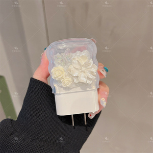 Cubierta protectora <span class=keywords><strong>de</strong></span> <span class=keywords><strong>cargador</strong></span> <span class=keywords><strong>de</strong></span> flores tridimensional <span class=keywords><strong>de</strong></span> lujo <span class=keywords><strong>de</strong></span> gama alta para <span class=keywords><strong>cargador</strong></span> rápido <span class=keywords><strong>de</strong></span> <span class=keywords><strong>Apple</strong></span> TPU cubierta protectora anticaída - Product Image 5