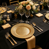Assiette de présentation dorée perlée résistante à l'usure, réutilisable, avec base brillante antidérapante pour service hôtelier à fort trafic