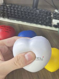 ลูกบอลบีบคลายเครียดรูปหัวใจพร้อมโลโก้สั่งทำพิเศษ - Product Image 3