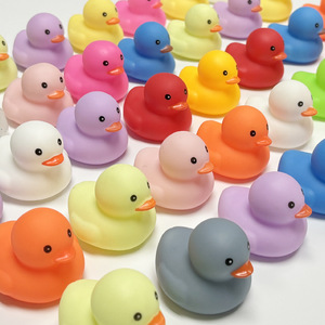 Patitos <span class=keywords><strong>de</strong></span> Goma Personalizados Únicos <span class=keywords><strong>de</strong></span> 2 Pulgadas, <span class=keywords><strong>Juguetes</strong></span> <span class=keywords><strong>de</strong></span> <span class=keywords><strong>Baño</strong></span> <span class=keywords><strong>para</strong></span> Bebés, Diseños con Patrones, Mini, Pequeños, con Logotipo, al por Mayor - Product Image 5