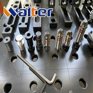 D16/D28 3D-Schweißtisch aus Gusseisen und Stahl mit Mess skala und Zubehör - Product Image 2