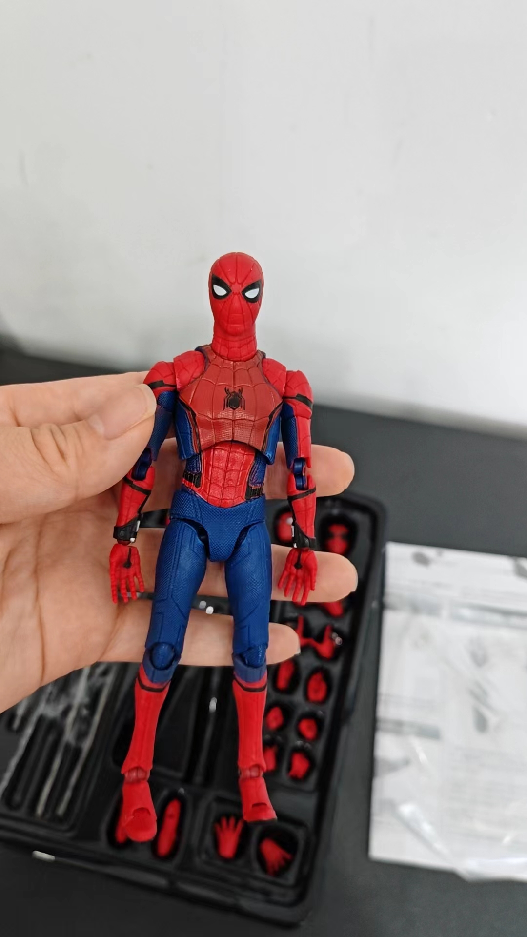 スパイダーマンおもちゃトムホランドアクションフィギュア