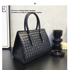 กระเป๋าหนังแท้ถักทอปี 2026 กระเป๋าถือหนังวัวถักมือ  กระเป๋าโท้ทขนาดใหญ่  กระเป๋าสะพายไหล่แบบมินิมอลสำหรับผู้หญิง - Product Image 2