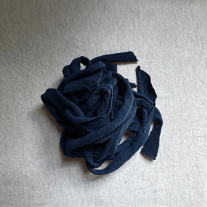 Retazos de tela de algodón y terileno de alta calidad en color azul tinta, residuos textiles de algodón para exportación desde Bangladesh - Product Image 5