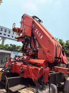 Camion rouge d'occasion avec grue (capacité de 20 tonnes) à vendre à bas prix. - Product Image 4