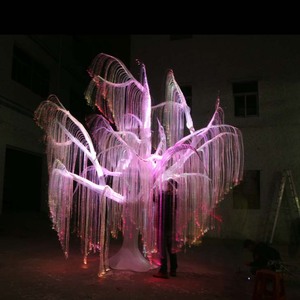Arbre <span class=keywords><strong>de</strong></span> lumière extérieur étanche <span class=keywords><strong>de</strong></span> haute qualité Arbre <span class=keywords><strong>de</strong></span> lumières colorées pour décorations Arbre <span class=keywords><strong>de</strong></span> lumière à <span class=keywords><strong>fibre</strong></span> <span class=keywords><strong>optique</strong></span> pour parc d'attractions - Product Image 2