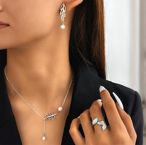 <span class=keywords><strong>Set</strong></span> Kalung/Cincin/Anting Rantai Baja Tahan Karat dengan Liontin Daun dan Mutiara untuk Wanita, Perhiasan Fashion Elegan untuk Wanita - Product Image 2