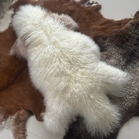 Coussin en fourrure de renne tibétain de couleur naturelle et de forme naturelle avec queue, fourrure douce pour la décoration de la maison