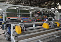 Machine de fabrication de revêtements de sol en gazon artificiel pour l'aménagement paysager extérieur, avec support en TPR/TPE