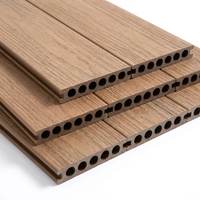 Plancher extérieur en composite bois-plastique WPC avec grain de bois en relief 3D