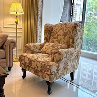 Fauteuil individuel de luxe avec dossier haut et accoudoirs roulés, style américain, pieds en bois, fauteuil d'appoint vintage en tissu rembourré pour villa et hôtel
