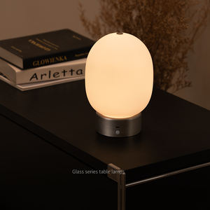 Lámpara de Mesa Recargable con Sensor Aisilan Serie Austri, Diseño de Cubo de Azúcar, Forma de Guijarro, Lámpara de Escritorio Inteligente con Atenuación Táctil - Product Image 5