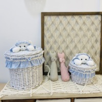 Lot de 4 paniers à linge en saule naturel avec décoration en peluche, sac intérieur lavable et sans danger pour les enfants.