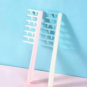 Peine de peinado High Crown, peine voluminizador de dientes anchos grandes para uso doméstico, material ABS azul y rosa - Product Image 4
