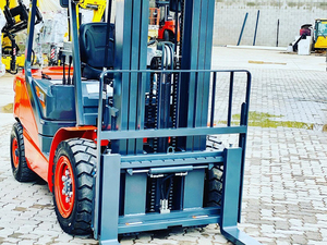 LG30GLT Diesel-Gabelstapler 3 Tonnen Starker Motor Industrie-Lagerlogistik Geländegängiges Fracht-Hebe- und Transportgerät CE - Product Image 6