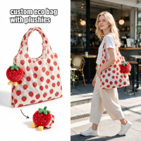 Sac de courses écologique pliable et réutilisable personnalisé avec porte-clés en peluche et porte-monnaie, sac fourre-tout compressible, breloque, faible MOQ, fabricant de jouets en peluche