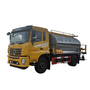Dongfeng Multifonctionnel Asphalt Spreader 4*<span class=keywords><strong>2</strong></span> new 10cbm Chip Sealing Car Diesel Manual Crushed Stone Synchronous Chip Sealing - Product Image 1