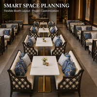 Ensemble de chaises et tables rembourrées pour restaurant avec plateau en pierre frittée et base à colonne unique en or brossé pour salle à manger d'hôtel