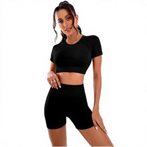 Conjunto de yoga floral sin costuras de 2 piezas para mujer, ligero y de alta elasticidad, con pantalones cortos de cintura alta y top deportivo elástico con soporte trasero para levantar los glúteos - Product Image 4
