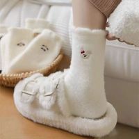 Chaussettes d'intérieur en polaire corail douillettes et moelleuses, brodées sur mesure avec logo animalier, pour la maison, le sommeil et le quotidien