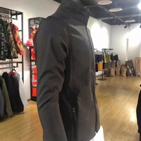Barato al por mayor venta caliente Negro hombres chaqueta softshell tela