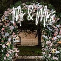 Enseigne lumineuse Mr & Mrs LED personnalisée Acrylique Art Home Decor Parties avec bandes LED éclairées Signalisation électronique