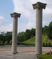 Sculpture et sculpture sur pierre naturelle, colonne en marbre de style corinthien grec et piliers romains