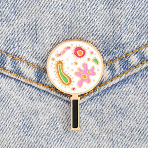 Broche <span class=keywords><strong>en</strong></span> alliage de bactéries de couleur sous la <span class=keywords><strong>loupe</strong></span> de dessin animé tout-assorti vêtements <span class=keywords><strong>en</strong></span> denim bijoux broche badge cadeau - Product Image 1