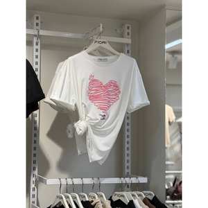 Camiseta de Mujer Fiori con Estampado de Corazones, 100% Algodón Jersey, Manga Regular, Transpirable, Blanca - Product Image 1