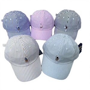 Gorra de béisbol de PVC de 6 paneles con logo de caballo pequeño europeo-americano, escaneable, a rayas, de moda, con hebilla metálica común, unisex - Product Image 3