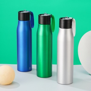 Bouteille d'eau en aluminium sport personnalisable de 700 ml, recyclée, avec bouchon à vis et poignée en silicone, légère, sans BPA - Product Image 2