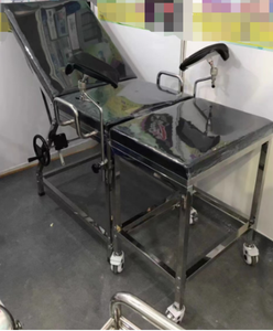 4 Patas 8 patas OEM <span class=keywords><strong>Hospital</strong></span> cama obstétrica médica Rosa negro Acero inoxidable ginecológico cama de entrega manual con volantes - Product Image 6