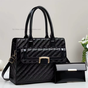 Wholesale Fashion PU Leather 2 Pieces Hand Bags Set Ladies Shoulder Bags Luxury Designer Women's Handbags With a Wallet - Product Image 4