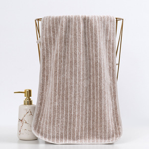 Toalla de Coral Fleece 75x35cm a Rayas, Absorbente, para Regalo - Product Image 3