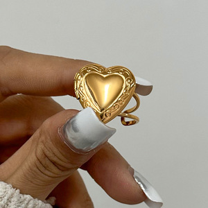 2025 saint valentin médaillon coeur anneau Photo boîte anneau ouvert 18K plaqué or acier inoxydable anneau mode <span class=keywords><strong>bijoux</strong></span> pour femmes filles - Product Image 3