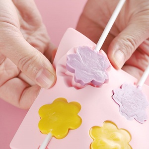 แม่พิมพ์ซิลิโคนรูปดอกซากุระน่ารักสำหรับทำขนมเค้ก ลูกอม และฟองดองท์ พร้อมแท่งไม้ สำหรับงาน DIY ทำเองที่บ้าน - Product Image 5