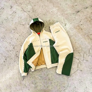 Ensemble de survêtement streetwear personnalisé pour homme, design patchwork et rivets, haute qualité, grammage lourd, comprenant un ensemble de sweats à capuche oversize et un ensemble de jogging - Product Image 1