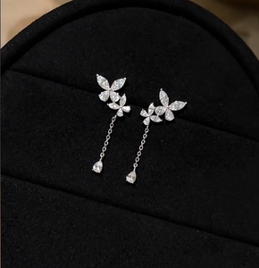 Boucles <span class=keywords><strong>d</strong></span>'oreilles pendantes papillon en or massif 18 carats avec diamants scintillants et pampilles, luxueuses et élégantes pour femme, certifiées, idéales comme cadeau - Product Image 2
