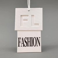 Étiquettes de prix personnalisées de haute qualité en papier texturé gaufré avec cordon, étiquettes volantes pour vêtements et accessoires
